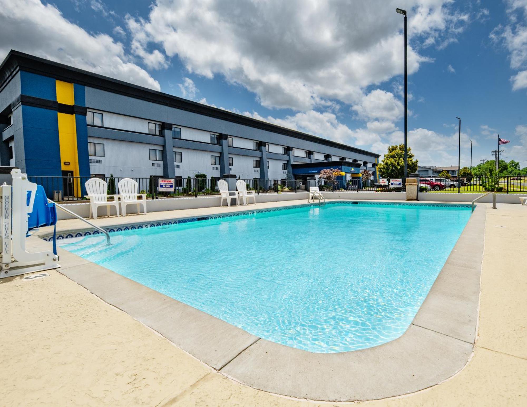Days Inn By Wyndham Fort Smith Buitenkant foto