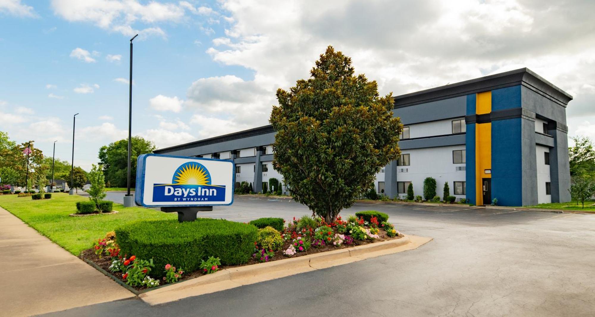 Days Inn By Wyndham Fort Smith Buitenkant foto
