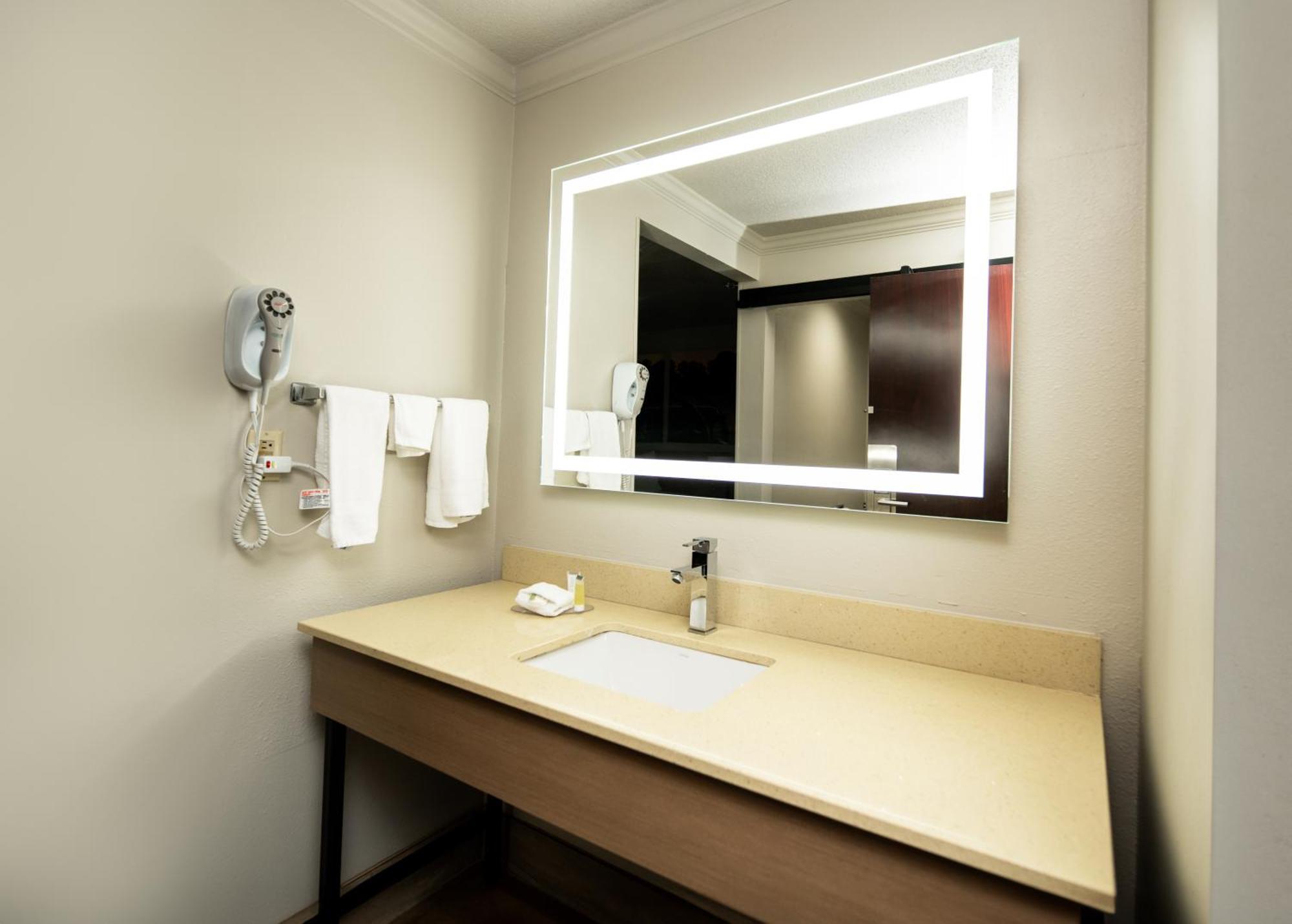 Days Inn By Wyndham Fort Smith Buitenkant foto