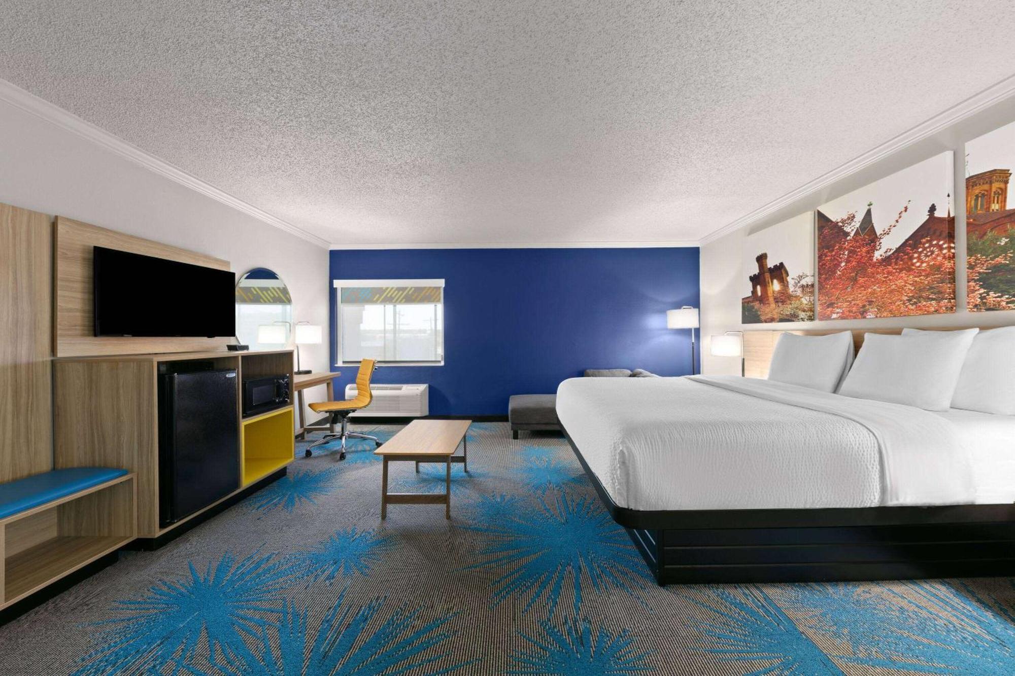 Days Inn By Wyndham Fort Smith Buitenkant foto